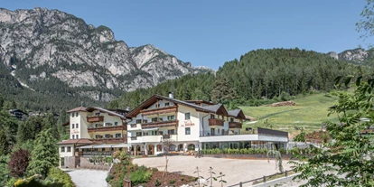 Wanderurlaub - Garten - Colfosco - Hotel Dosses