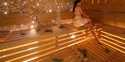 Wanderurlaub - Klobenstein - Ein Saunabesuch stärkt die Abwehrkräfte, bringt den Kreislauf in Schwung und entschlackt. Und: Wellness in Villanders tut der Seele gut. Treten Sie ein in Adlers Saunawelt und genießen Sie mit allen Sinnen …  - Sonnenhotel Adler
