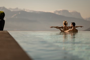 Wanderhotel: Infinitypool Hotel Südtirol - Panoramahotel Huberhof