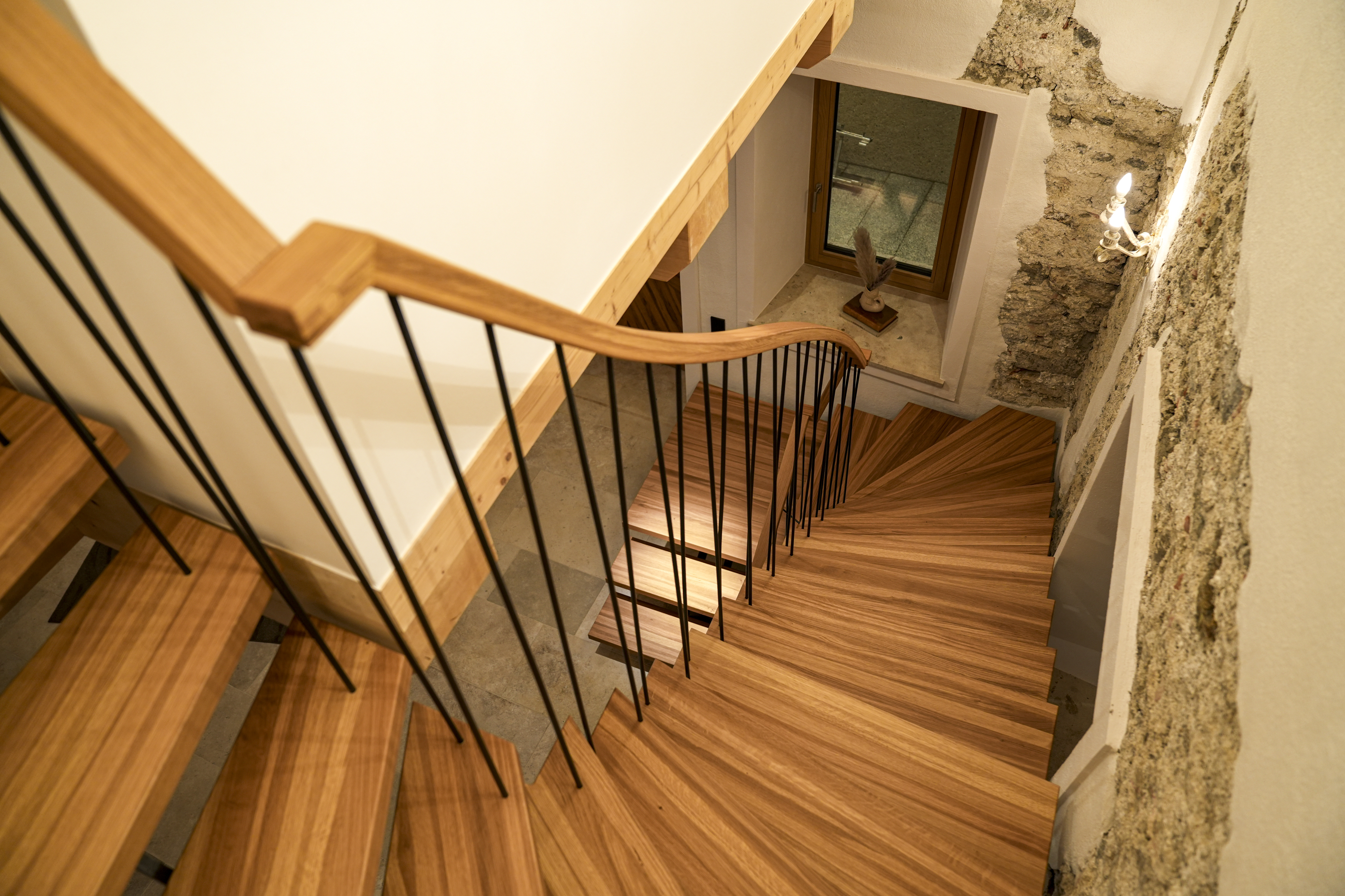 Wanderhotel: moderne Treppe - Das Jakob – Historia in Otium
