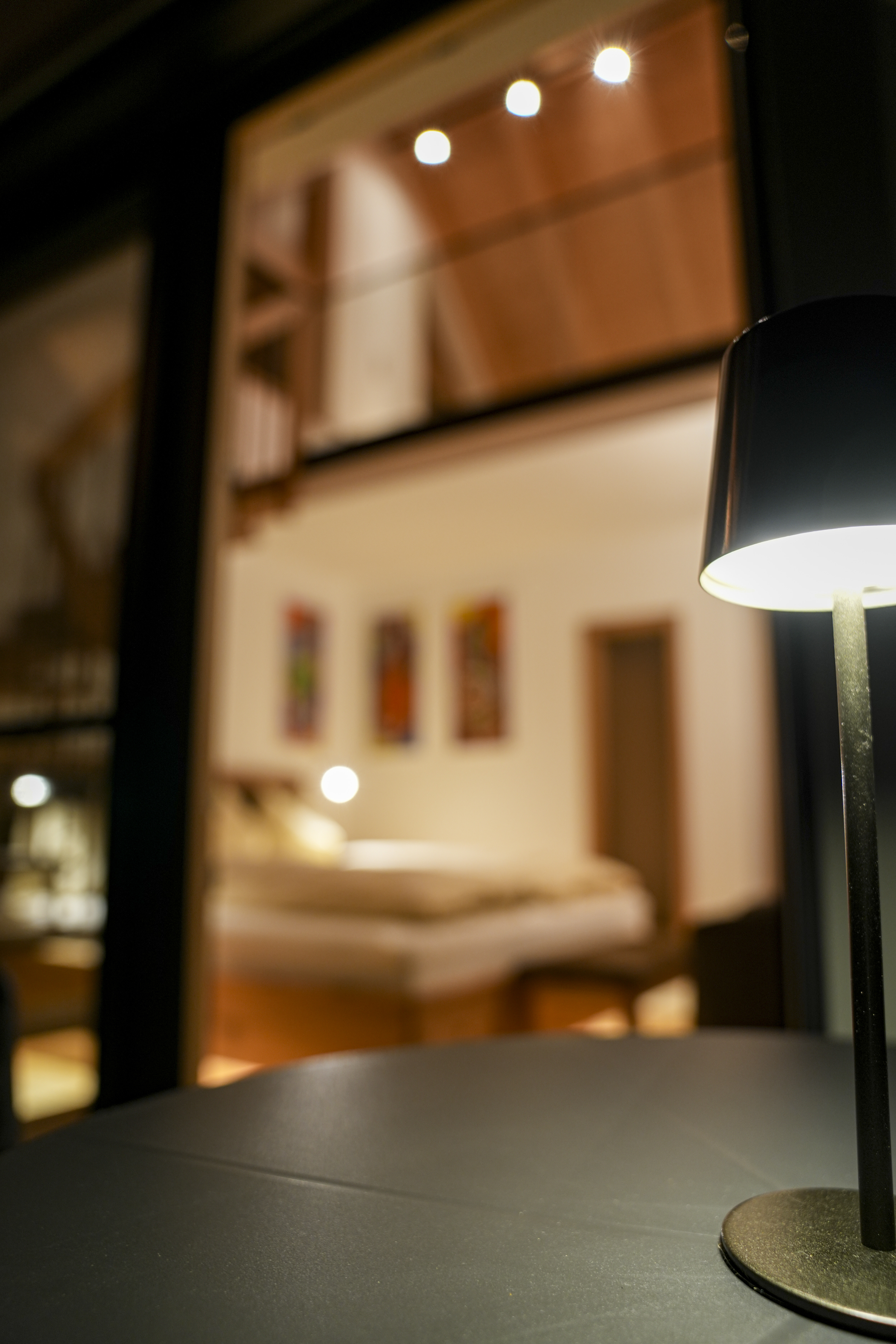 Wanderhotel: Blick vom Balkon ins Maisonette-Zimmer auf 2 Etagen - Das Jakob – Historia in Otium