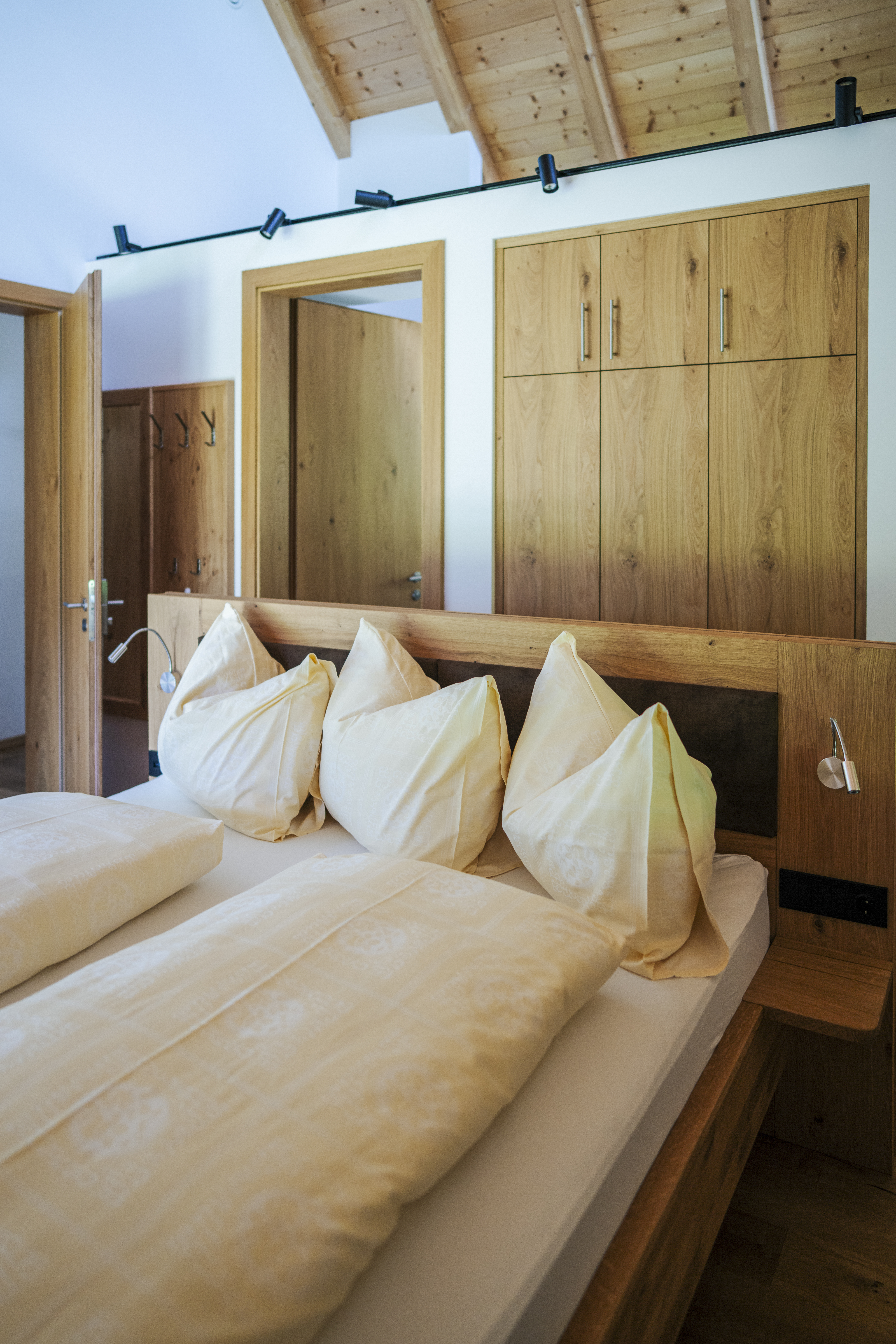 Wanderhotel: Master-Schlafzimmer Doppelbett - Das Jakob – Historia in Otium