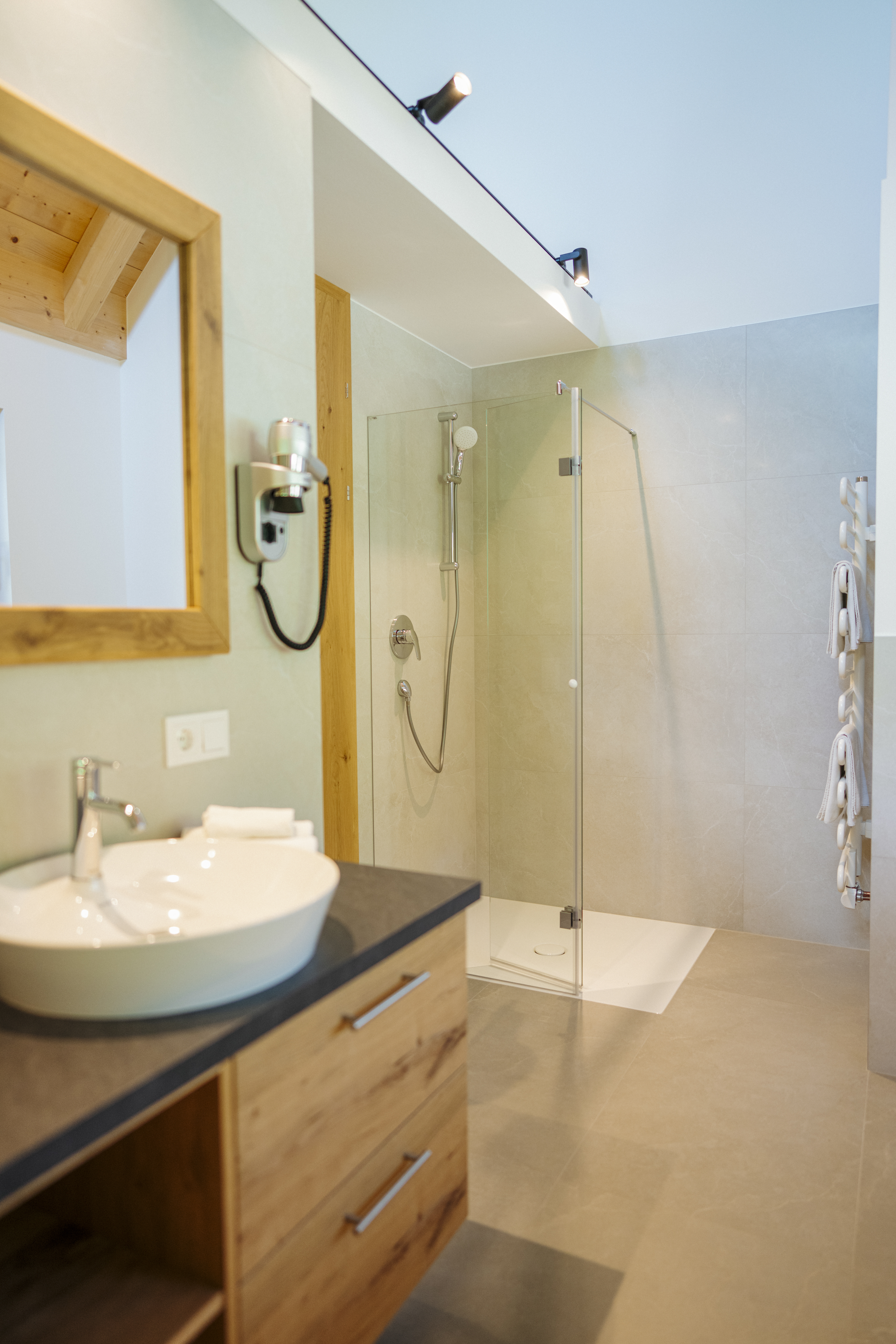 Wanderhotel: Badezimmer Masterschlafzimmer - Das Jakob – Historia in Otium