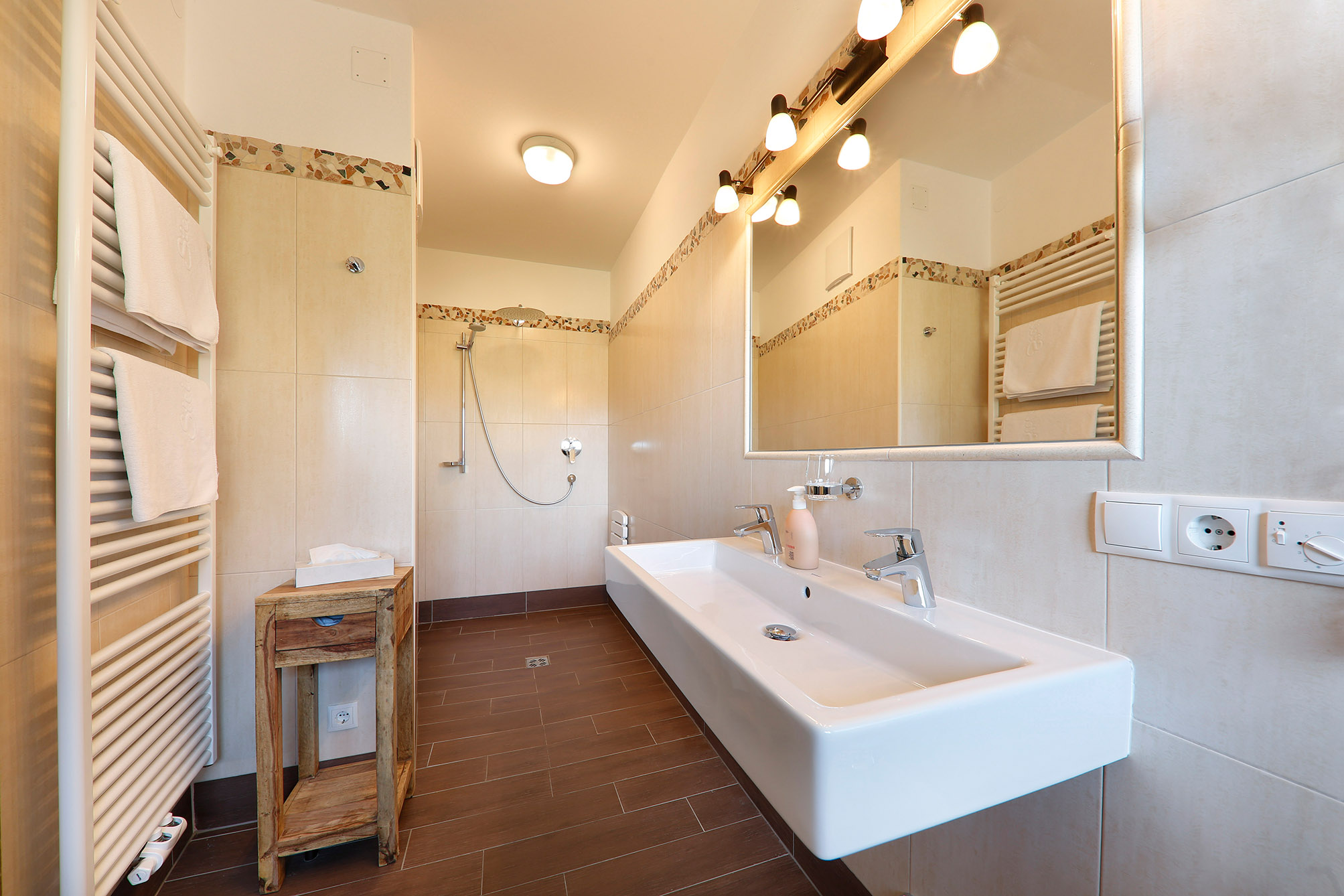 Wanderurlaub - Massagen - Deutschnofen - Badezimmer Hotel Steinegger Eppan  - Hotel - Gasthof Steinegger Eppan