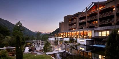 Wanderurlaub - Pools: Schwimmteich - Südtirol - Hotel Quelle Nature Spa Resort *****