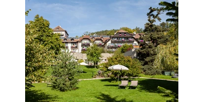 Wanderurlaub - Klobenstein - Außenansicht Hotel vom Hotelpark aus - Hotel Bemelmans-Post