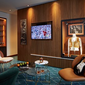 Wanderhotel: Rock Star Suite Wohnzimmer - Hard Rock Hotel Davos