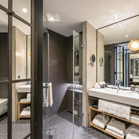 Wanderhotel: Superior King Silver Badezimmer - Hard Rock Hotel Davos