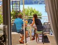 Wanderhotel: Urlaub im Flairhotel am Wörthersee-
eine Terrasse mit herrlichem Ausblick - Flairhotel am Wörthersee