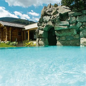 Wanderhotel: Saunadorf mit Sole-Grottenpool - DAS RONACHER Therme & Spa Resort
