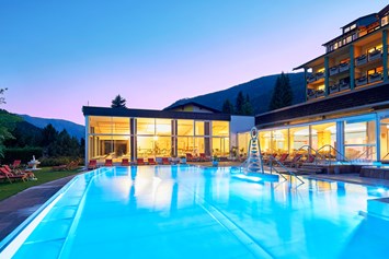 Wanderhotel: Thermalpool  - DAS RONACHER Therme & Spa Resort