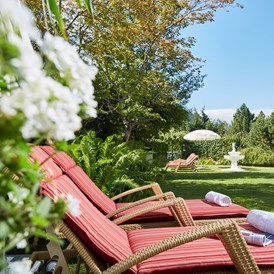 Wanderhotel: Sommerfrische auf der Liegewiese - DAS RONACHER Therme & Spa Resort