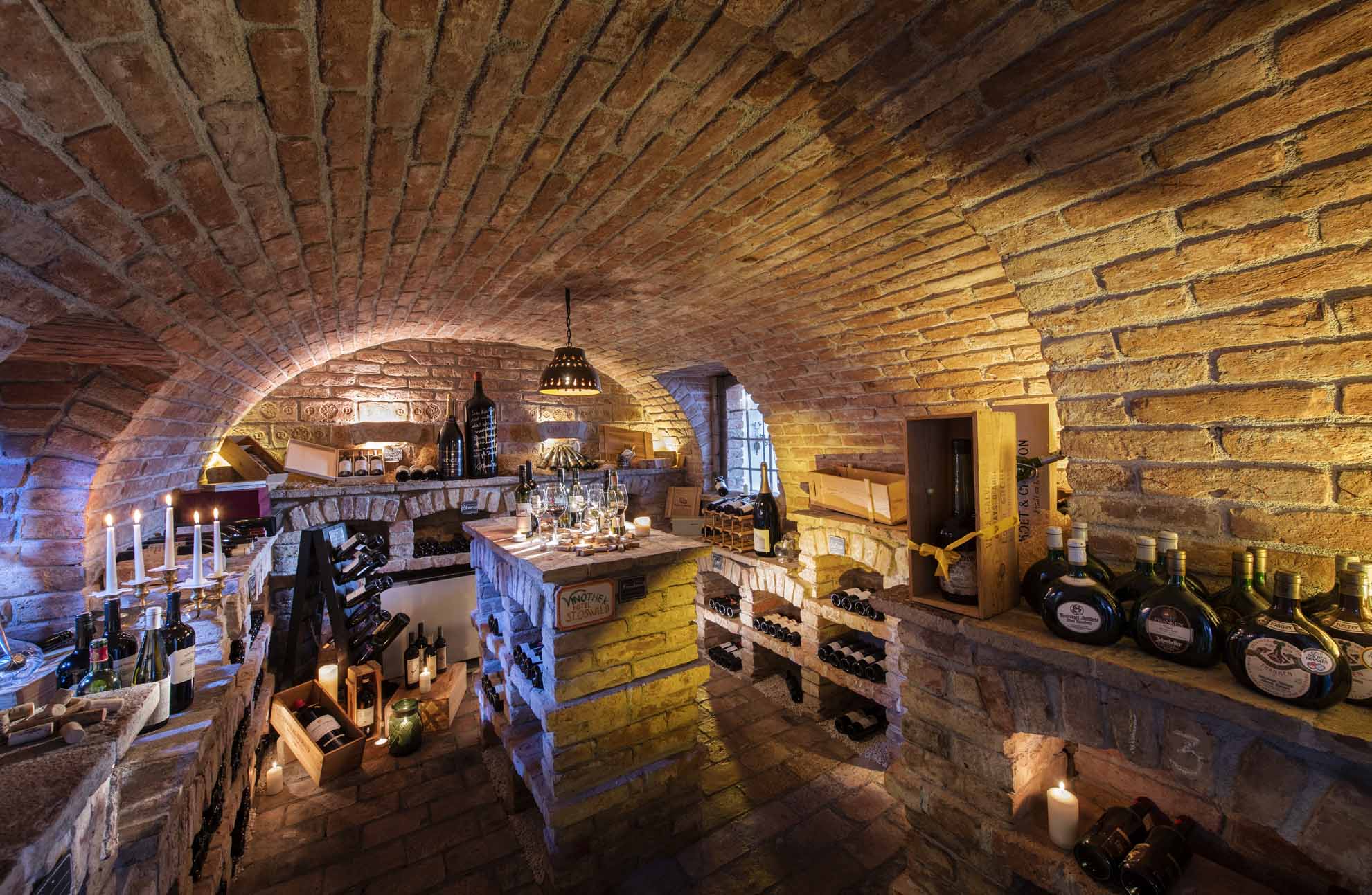 Wanderhotel: Weinkeller
©️ Rupert Mühlbacher - Hotel St. Oswald