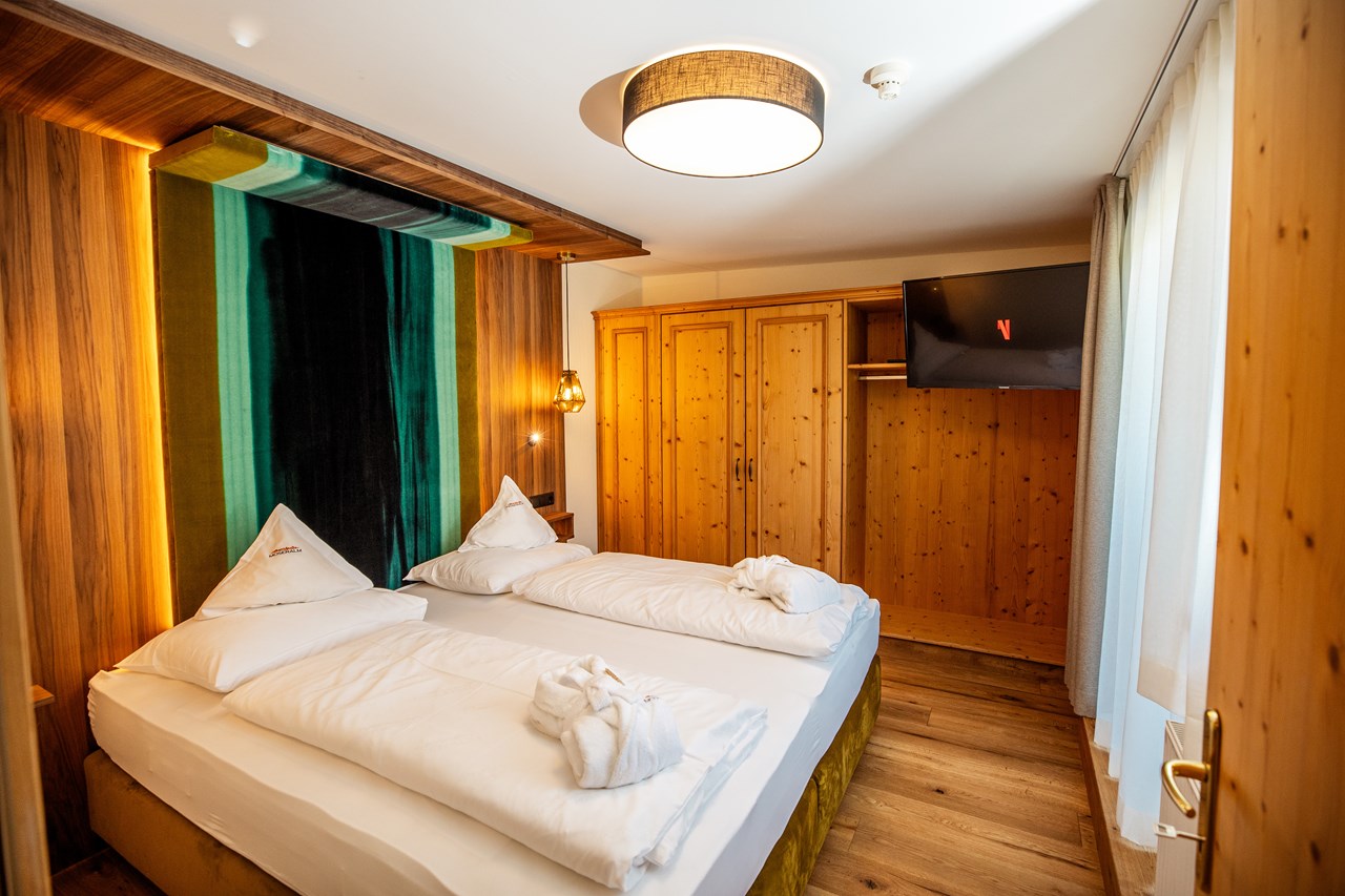 Moseralm Dolomiti Spa Resort Zimmerkategorien Suite Karersee mit Whirlpool