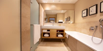 Wanderurlaub - Fahrstuhl - Bad Doppelzimmer L und Suite - Dorfhotel Kaltenhauser
