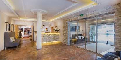Wanderurlaub - Fahrstuhl - Lobby und Rezeption - Dorfhotel Kaltenhauser