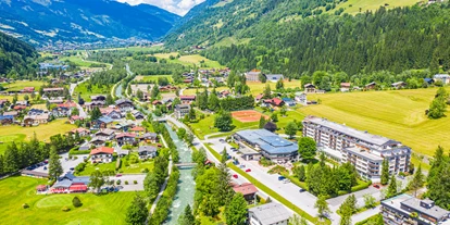 Wanderurlaub - Fahrstuhl - Drohnenaufnahme Sommer: Hotel und Golfplatz - EUROPÄISCHER HOF Bad Gastein