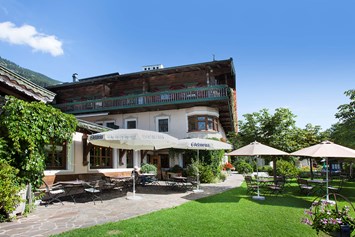 Wanderhotel: Hotel Aussenansicht Garten vorne - Hotel Senningerbräu