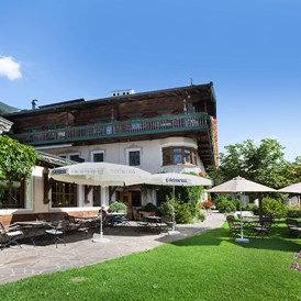 Wanderhotel: Hotel Aussenansicht Garten vorne - Hotel Senningerbräu