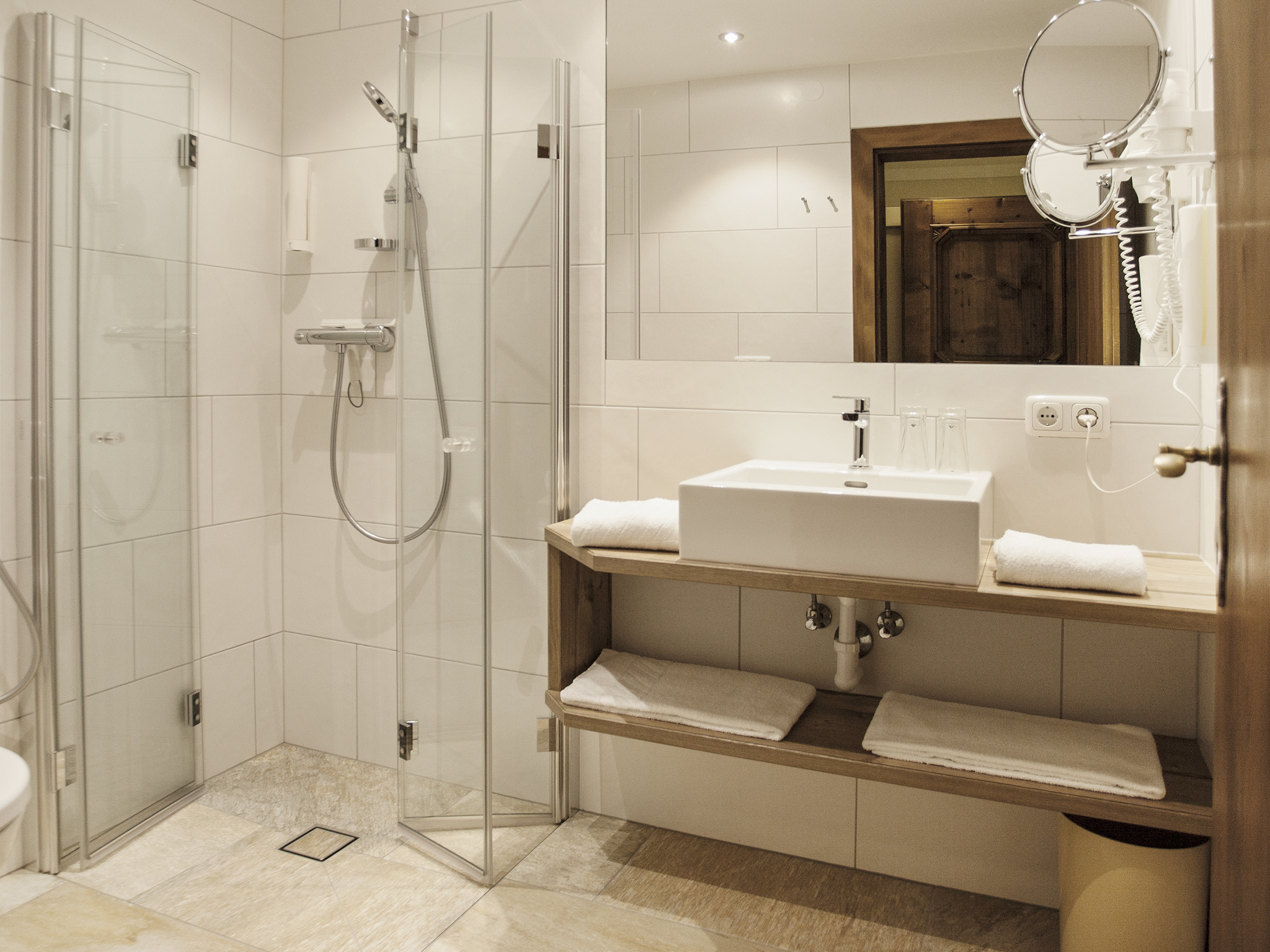 Wanderhotel: Badezimmer alle Zimmer - Hotel Senningerbräu