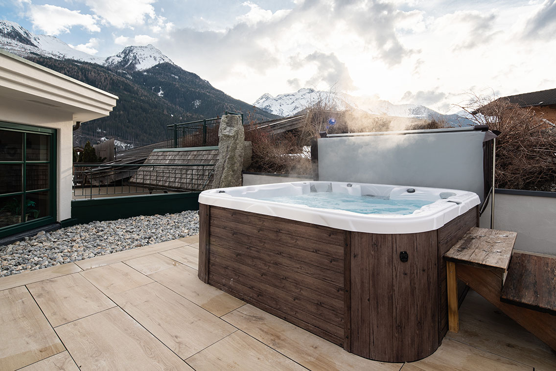 Wanderhotel: Whirlpool im Aussenbereich - Hotel Senningerbräu