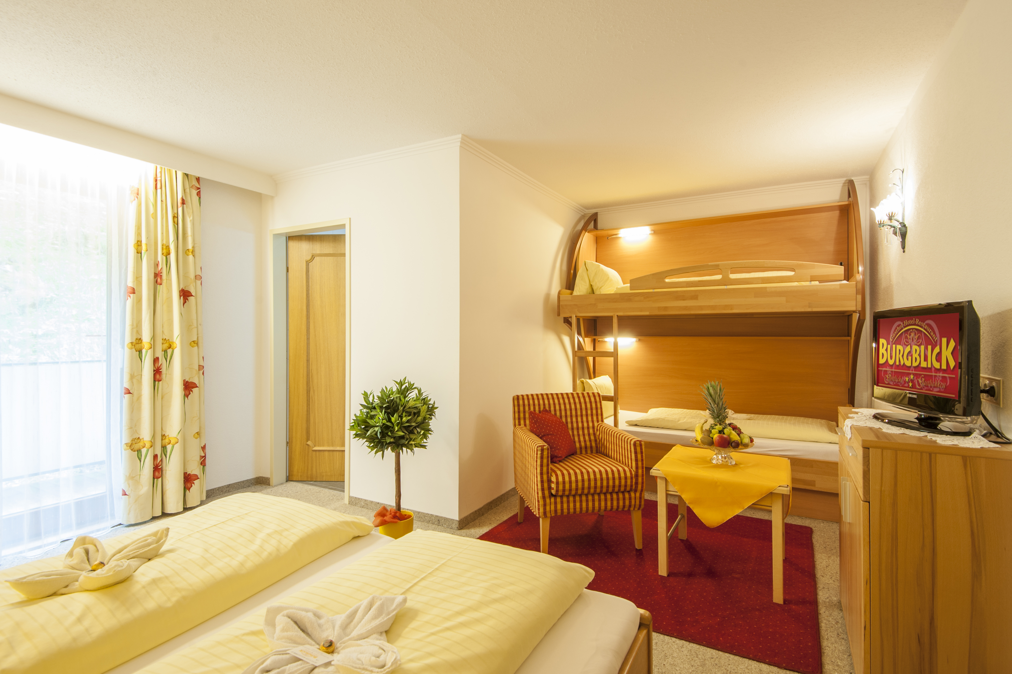 Gasthof Hotel Restaurant BURGBLICK Zimmerkategorien DOPPEL-MEHRBETTZIMMER SUPERIOR