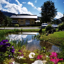 Wanderhotel: Kleiner Teich vor dem Hotel - Hotel Unterhof