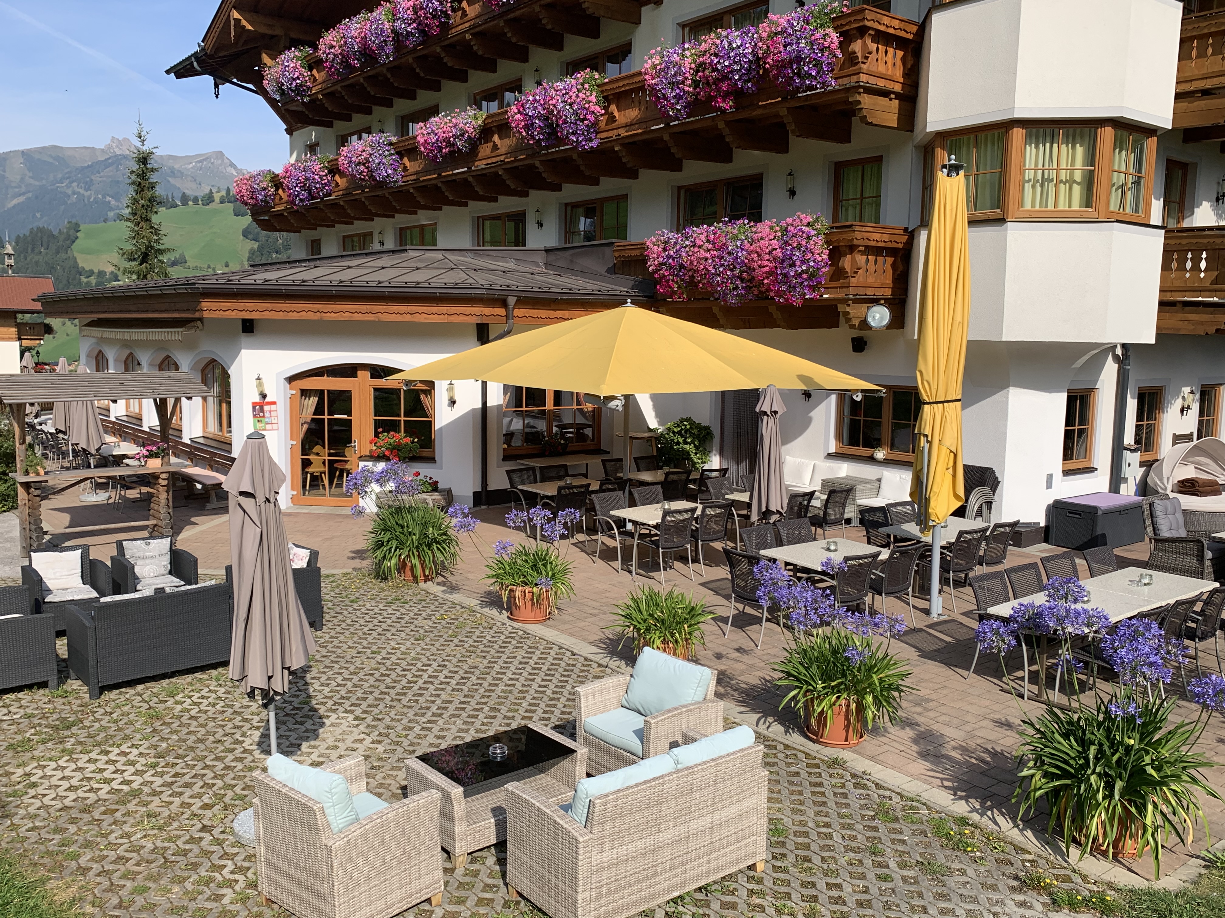 Wanderhotel: Hotel Lammwirt Großarl Terrasse - Hotel Lammwirt