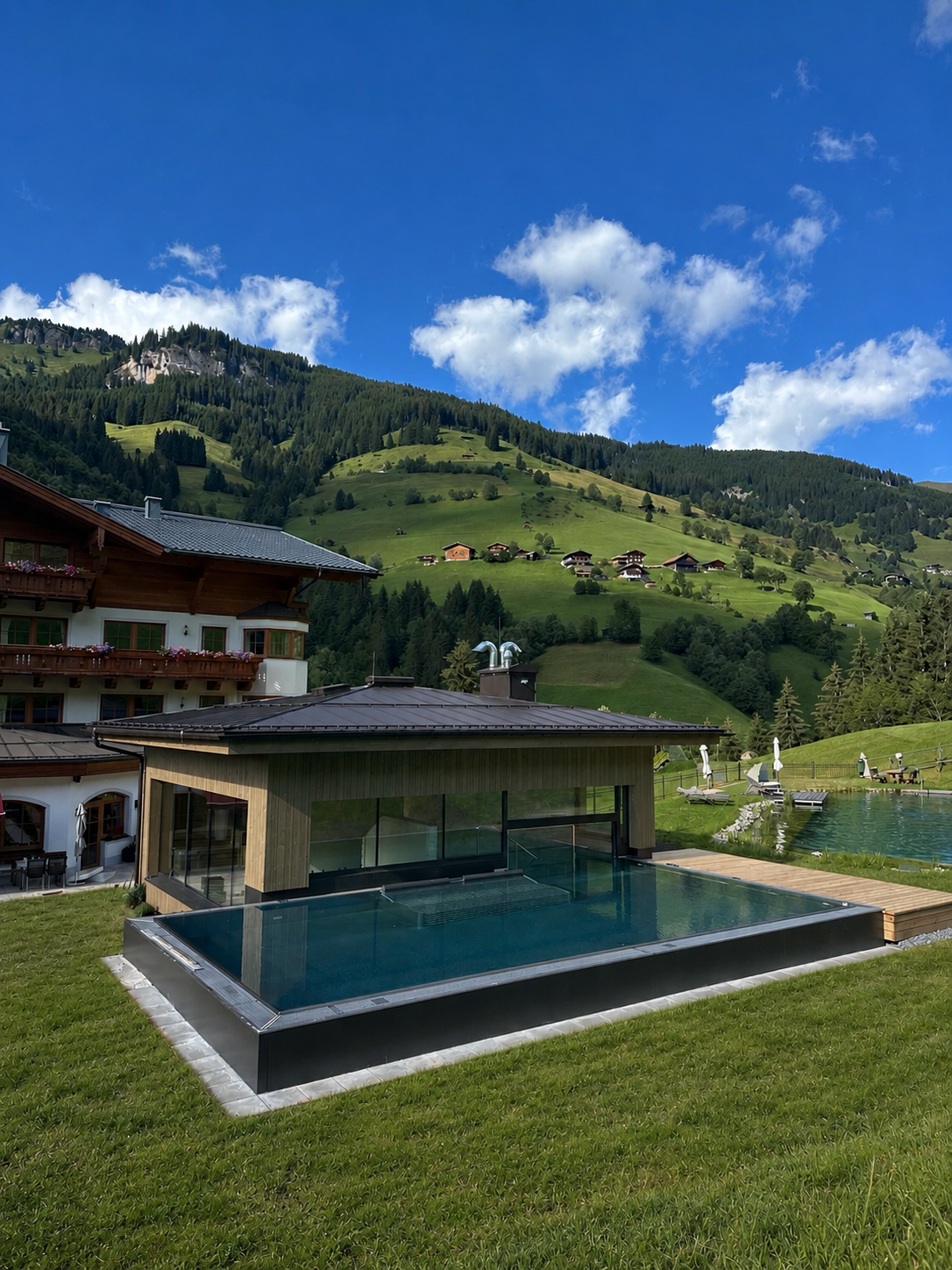 Wanderhotel: Poolhaus mit Naturbadepool Hotel Lammwirt Großarl - Hotel Lammwirt