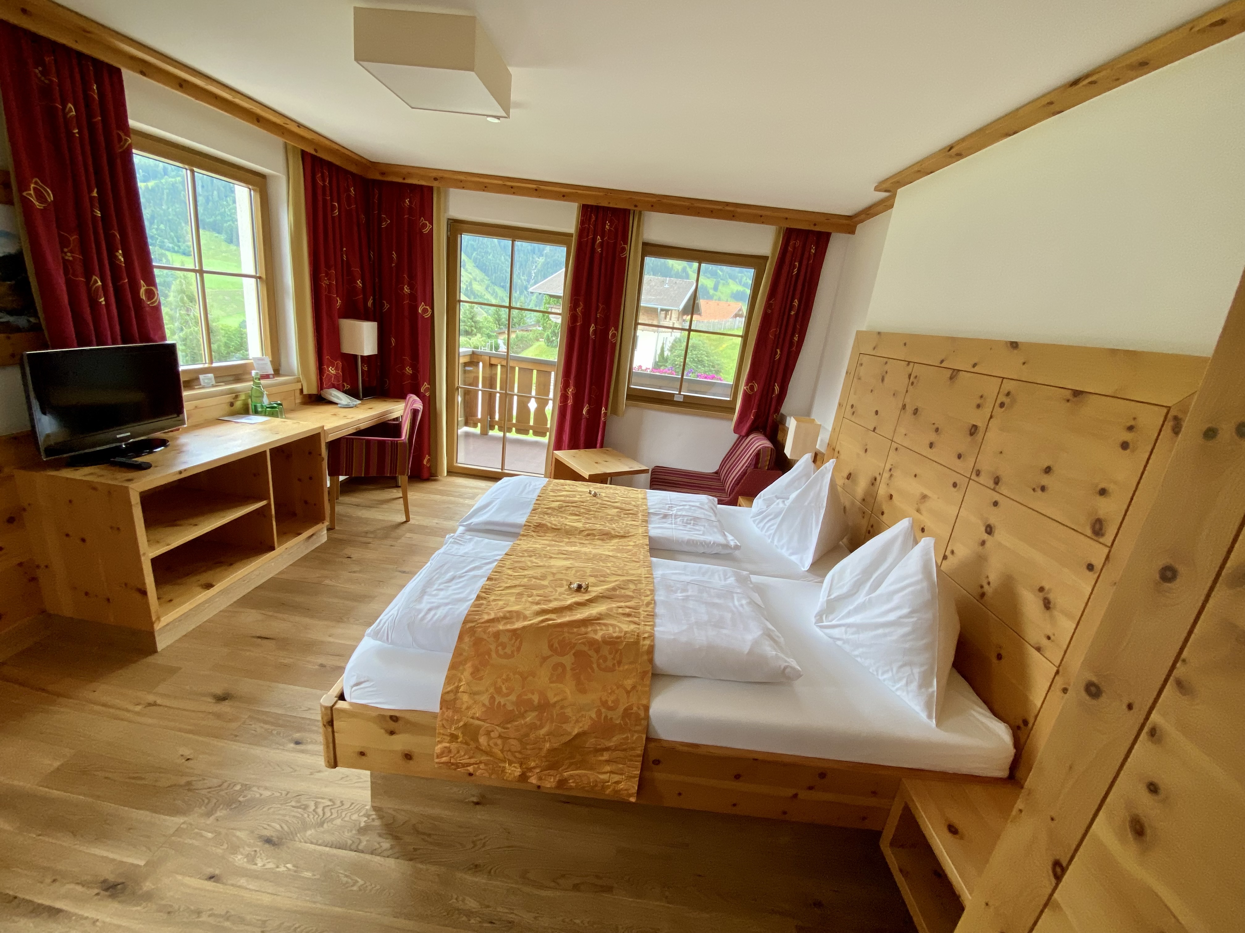 Berghotel Alpenklang Zimmerkategorien DZ Alpenklang Zirbe