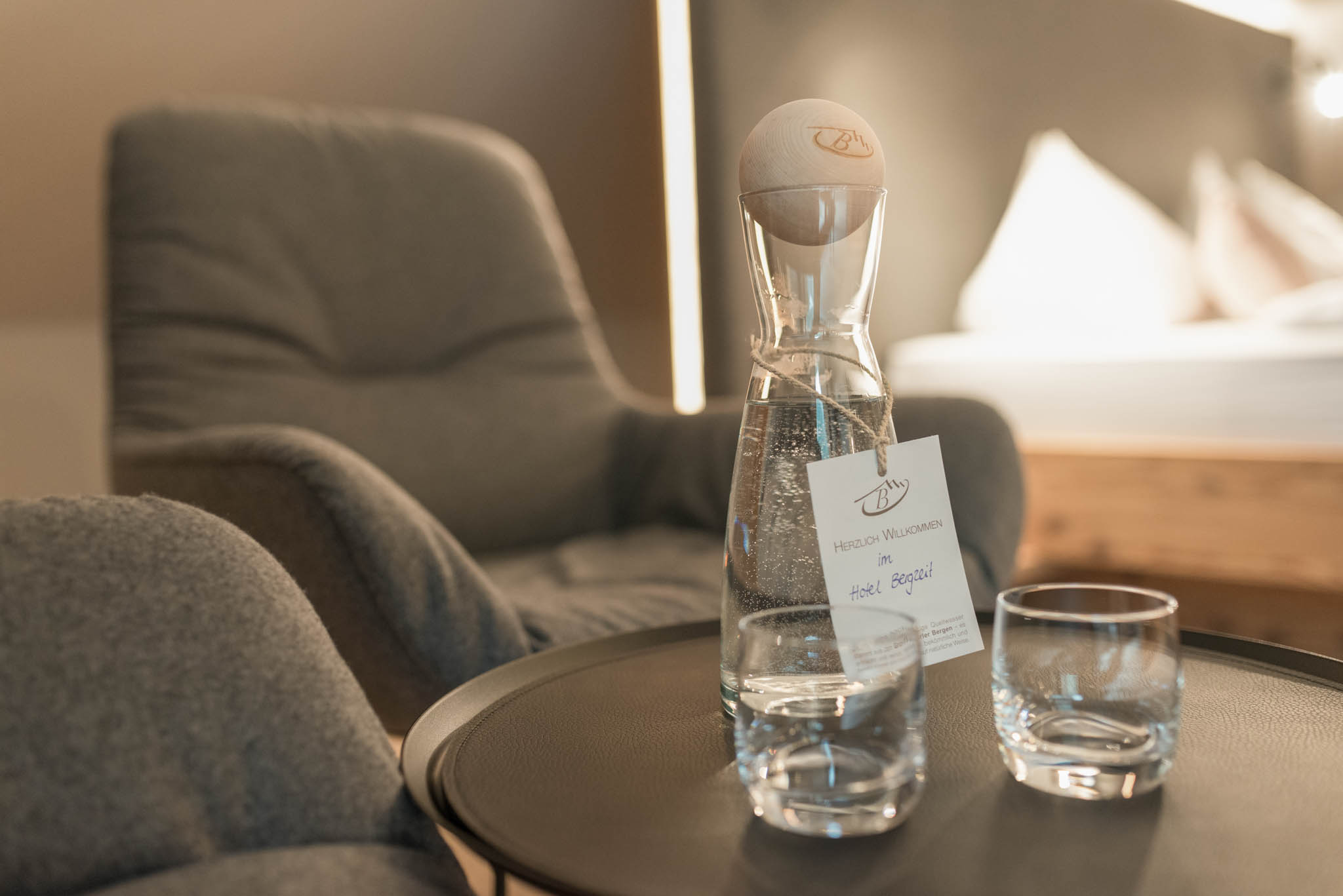 Wanderhotel: Gemütlicher Chic zieht sich wie ein roter Faden durch das Hotel Bergzeit. - Hotel Bergzeit****