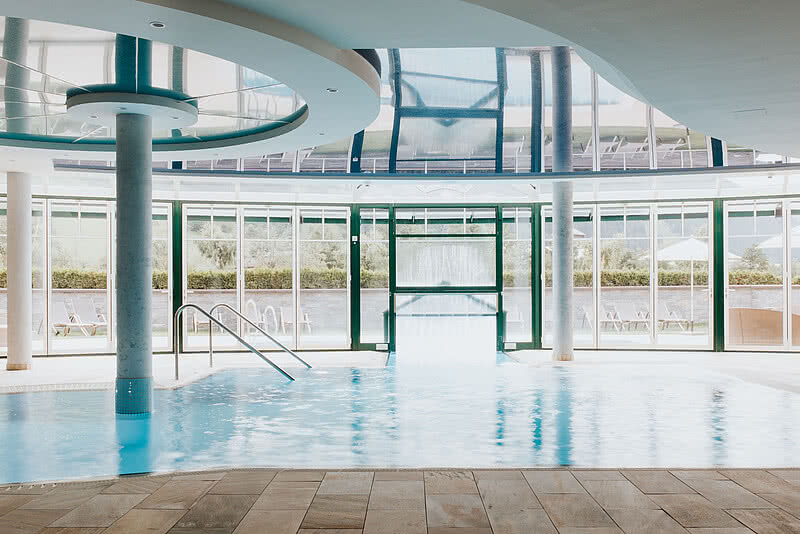 Wanderhotel: Nutzen Sie den kostenlosen Eintritt in das neu errichtete Hallenbad nur 60 Meter vom Hotel entfernt. - Hotel Bergzeit****