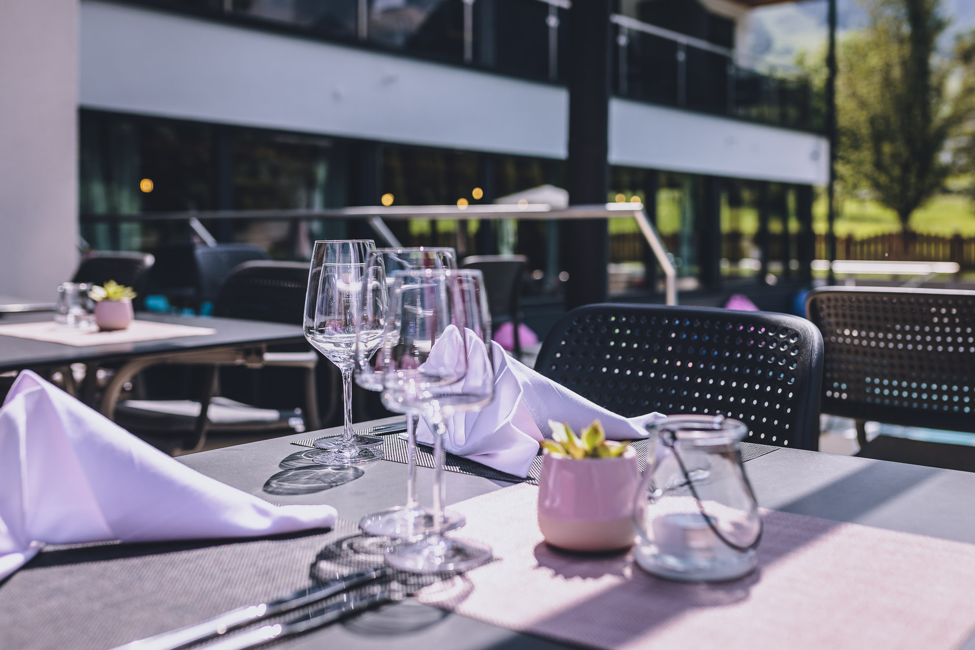 Wanderhotel: Restaurantterrasse - Hotel Sonnblick