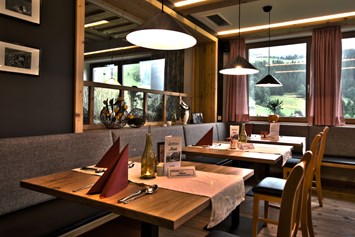 Wanderhotel: Modernes Restaurant - Berghotel Lämmerhof
