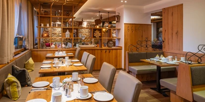 Wanderurlaub - Sonnenterrasse - Bad Aussee - Frühstücksraum - Wander - & Wellnesshotel Kanzler by mi_vida
