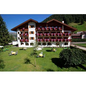 Wanderhotel: Der Jagdhof im Sommer - Hotel Jagdhof
