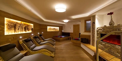 Wanderurlaub - Klobenstein - Wellnessbereich: Finnische Sauna, Dampfbad, Kräutersauna, Erlebnisdursche, Whirlpool, Ruheraum mit Feuerstelle - Garni Hotel Apartments Miara