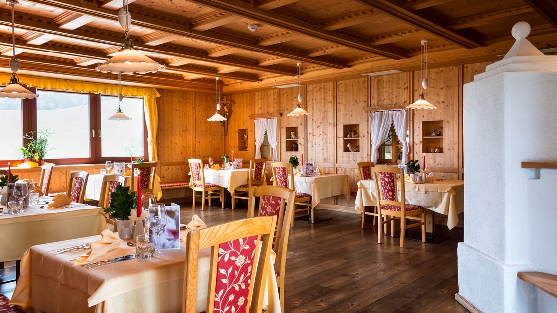 Wanderhotel: Bauernstube im Speisesaal - Falkensteiner Hotel & Spa Sonnenparadies