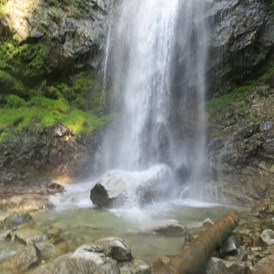 Wanderhotel: Wanderung zum Wasserfall in Vintl - Falkensteiner Hotel & Spa Sonnenparadies