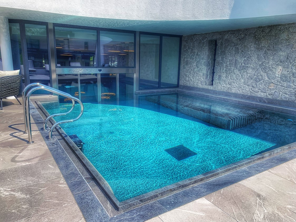 Wanderhotel: Outside pool - Hotel Miravalle