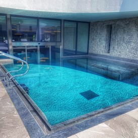 Wanderhotel: Outside pool - Hotel Miravalle