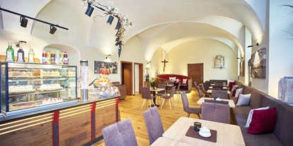 Wanderurlaub - Fahrstuhl - Bayern - Cafe 1330 - Klosterhotel Ettal