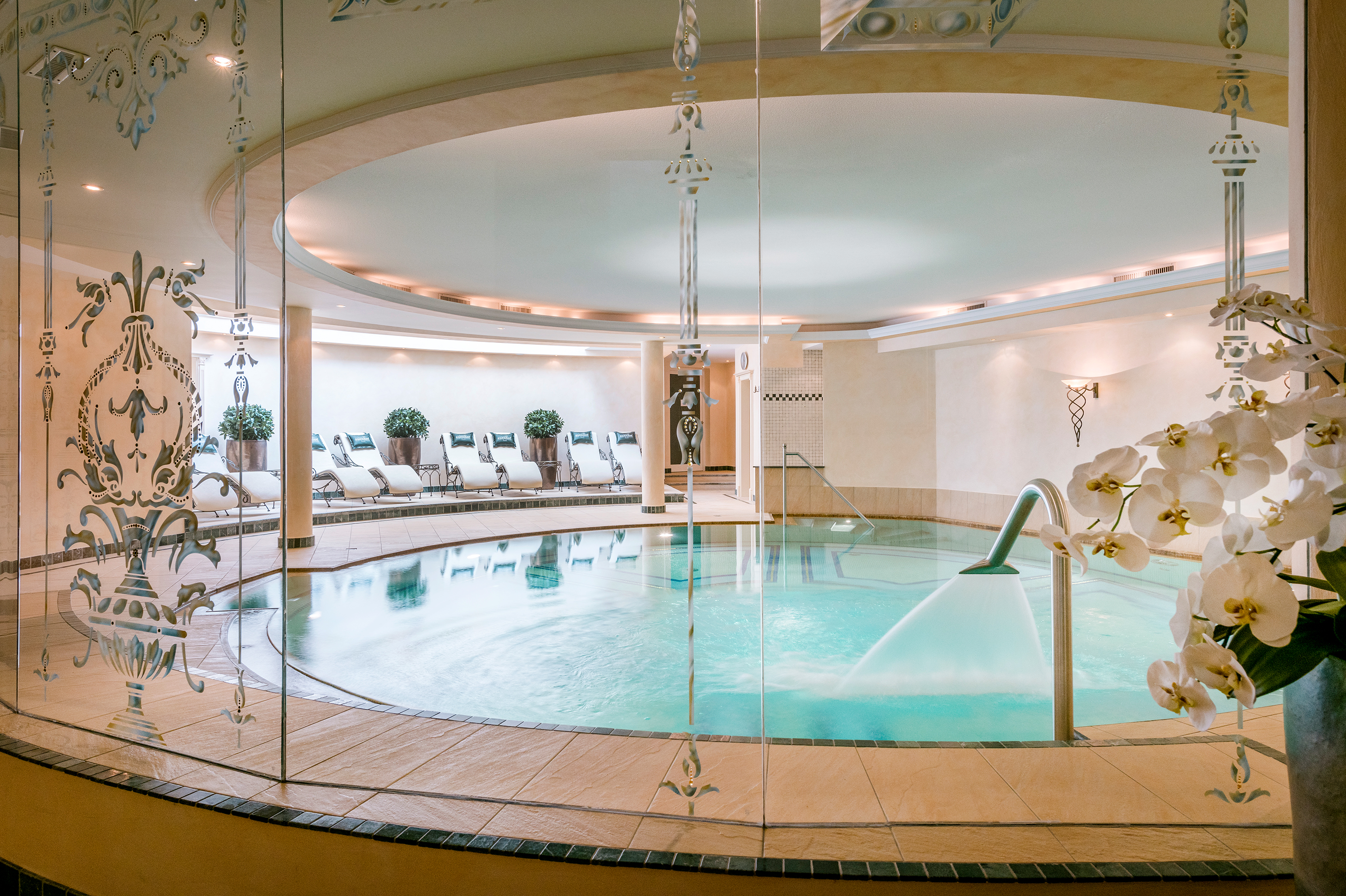 Wanderhotel: Pool im Auenhof - Hotel Auenhof