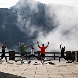 Wanderhotel: Yoga auf der Sonnenterrasse - Hotel Goldener Berg