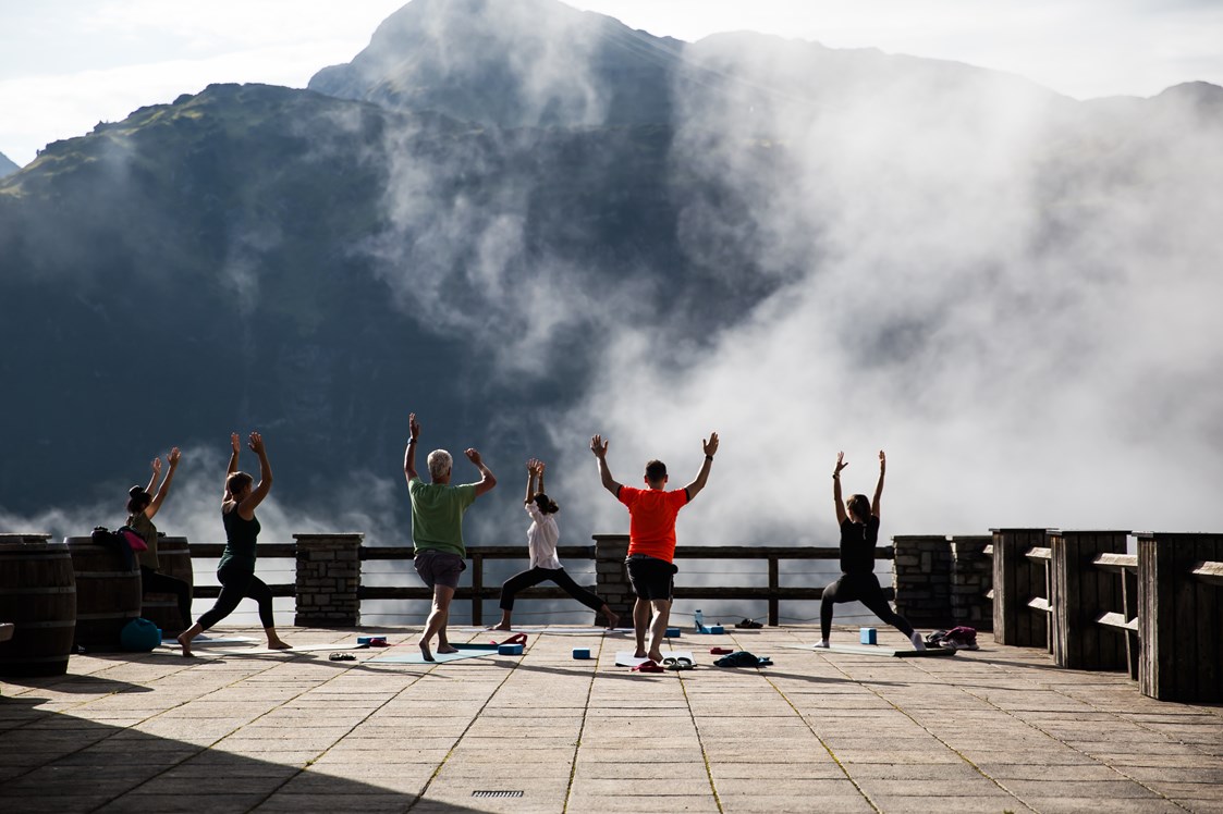 Wanderhotel: Yoga auf der Sonnenterrasse - Hotel Goldener Berg