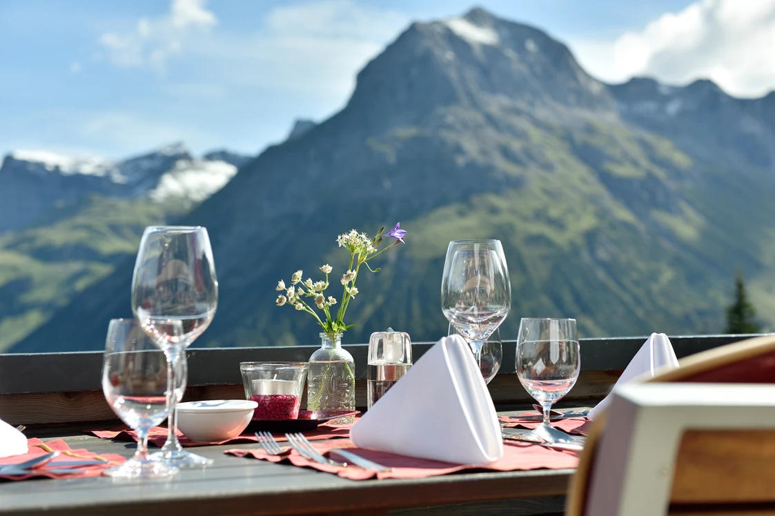 Wanderhotel: Sonnenterrasse - Hotel Goldener Berg - Your Mountain Selfcare Resort