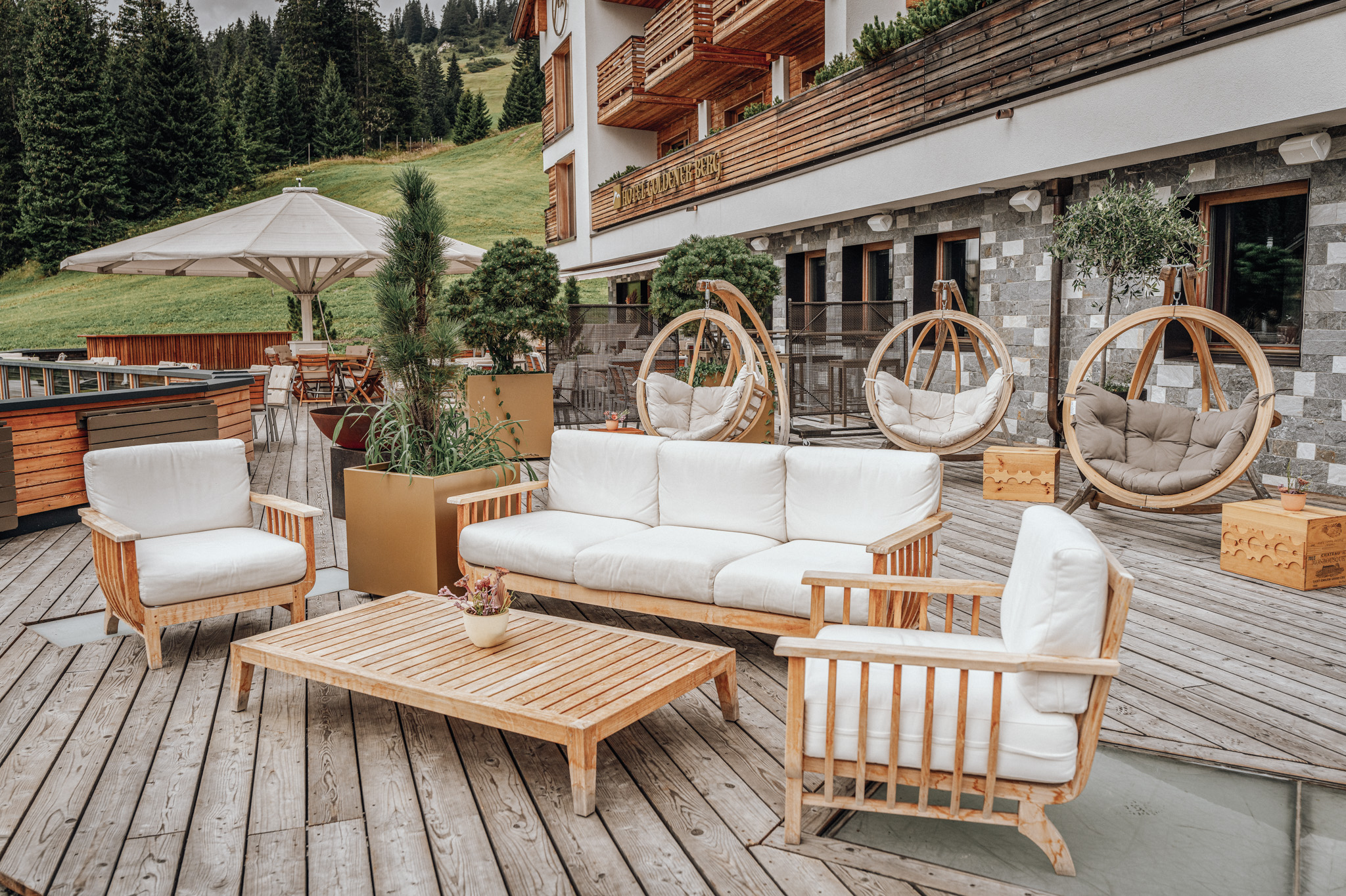 Wanderhotel: Terrasse - Hotel Goldener Berg - Your Mountain Selfcare Resort