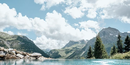 Wanderurlaub - Bach (Bach) - Infinitiypool mit Whirlpoolfunkion - Hotel Goldener Berg - Your Mountain Selfcare Resort