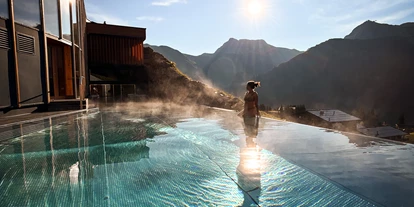 Wanderurlaub - Bach (Bach) - Infinitiypool mit Whirlpoolfunkion - Hotel Goldener Berg - Your Mountain Selfcare Resort