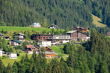 Wanderhotel: Panoramalage in Riezlern - Hotel Erlebach